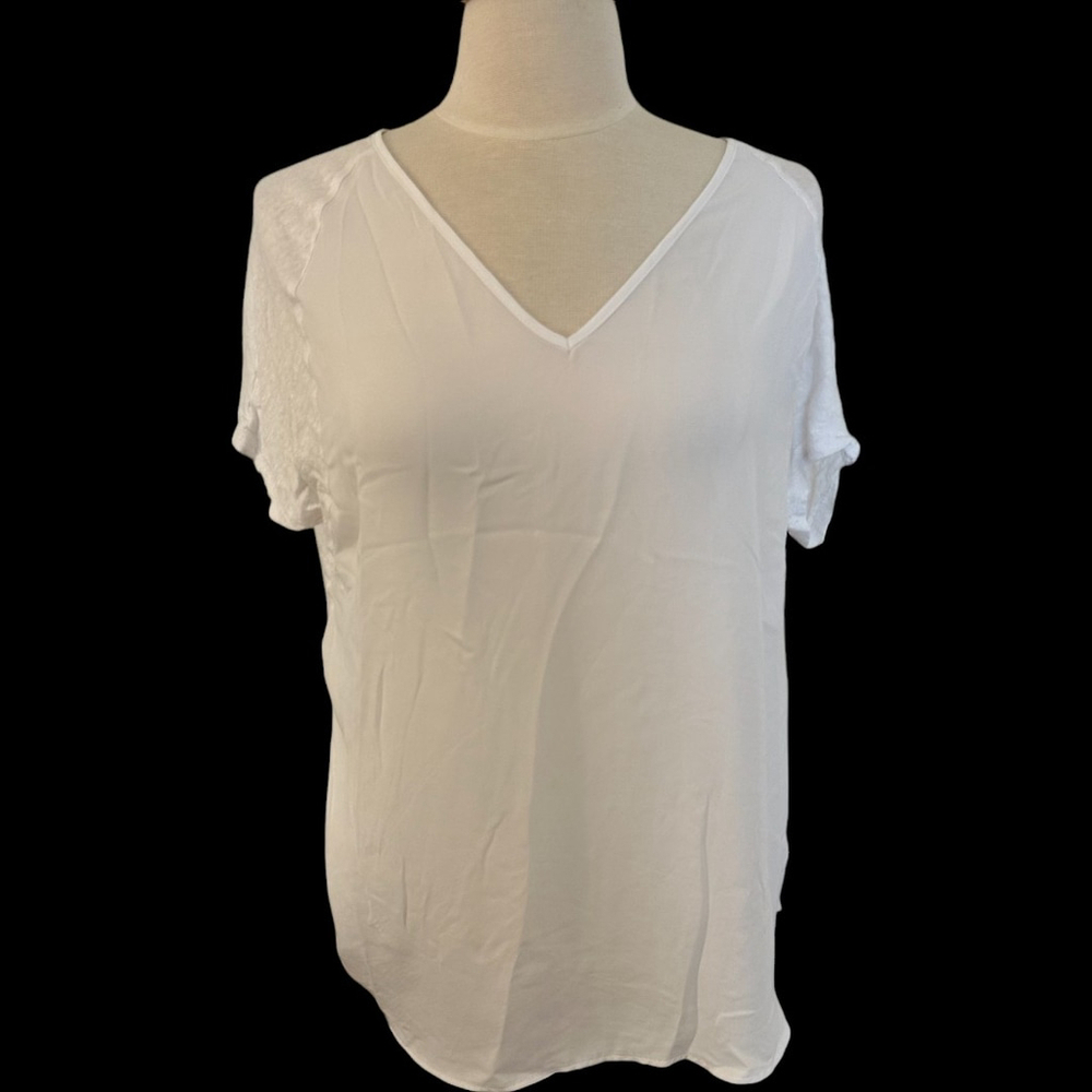 Women's Dynamite Top Size M White V-Neck Short Sleeve